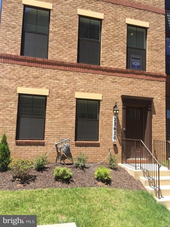 22620 Tate St - Photo 2 of 6