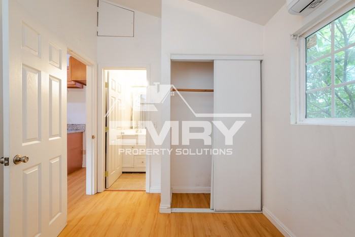 243 S Orange Blossom Ave #B - Photo 5 of 8