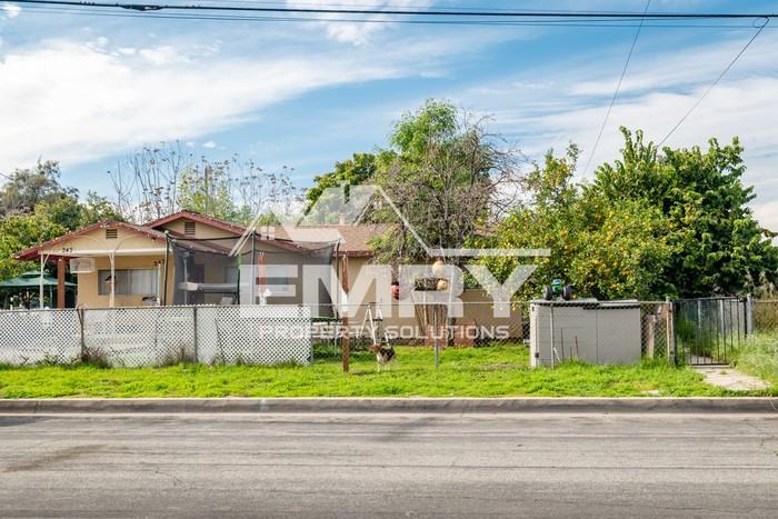 243 S Orange Blossom Ave #B - Photo 7 of 8