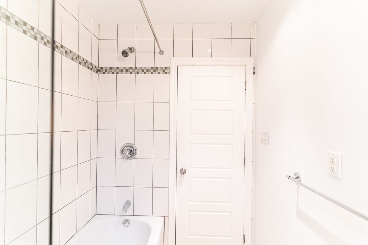 4810 Chemin Queen Mary - Photo 5 of 16