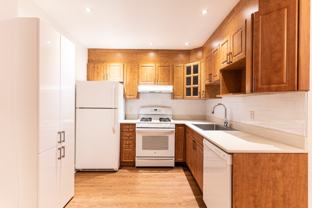 4810 Chemin Queen Mary - Photo 1 of 1