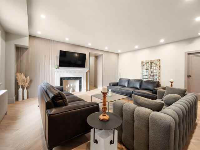 3940 Chemin de la Côte-des-Neiges - Photo 2 of 20