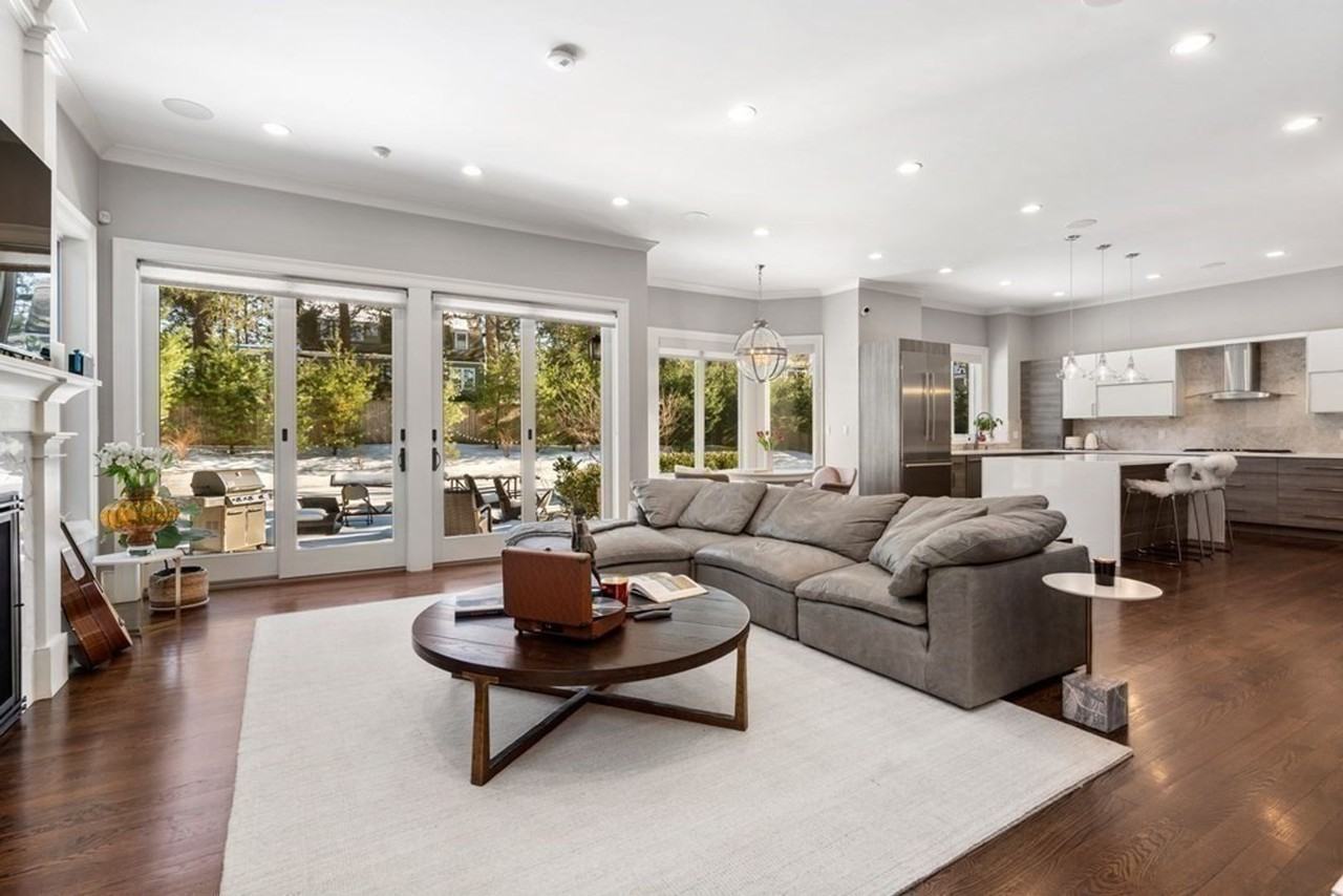 1580 Beacon St - Photo 7 of 17