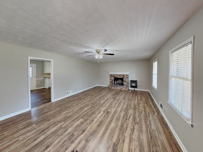 1211 Eli Ln - Photo 2 of 24