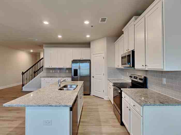 130 Wayne Ln - Photo 3 of 25