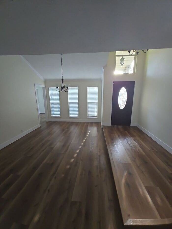 2102 Gray Falls Dr - Photo 4 of 23