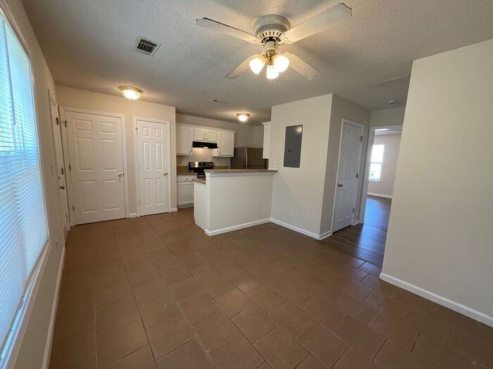 1608 Hallmark Hills Dr - Photo 4 of 20