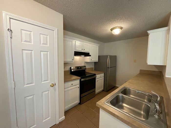 1608 Hallmark Hills Dr - Photo 5 of 20