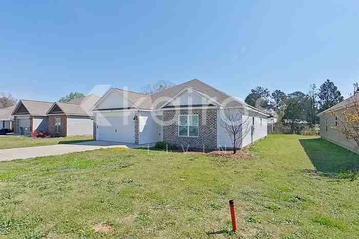 126 Hughes Dr - Photo 4 of 21