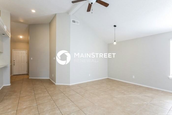 304 Meadowglen Dr - Photo 3 of 16