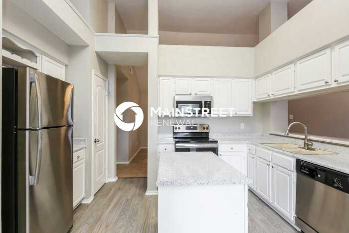 304 Meadowglen Dr - Photo 6 of 16