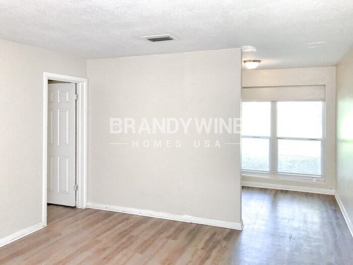 6043 Park St - Photo 3 of 14