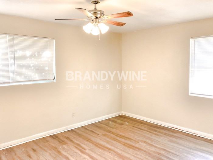 6043 Park St - Photo 7 of 14