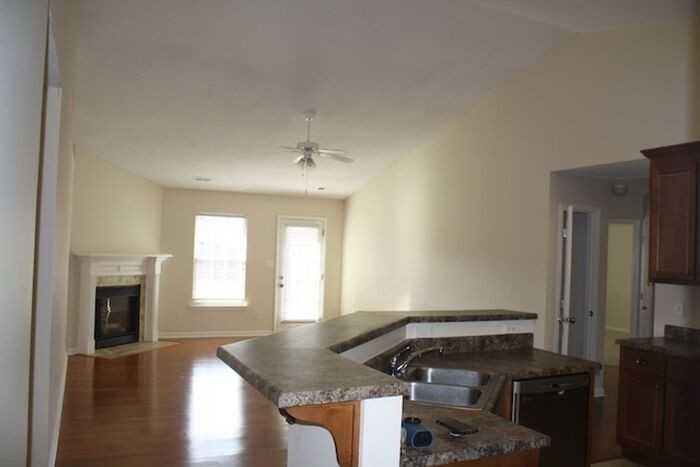 7010 Thornwood Ln Se - Photo 5 of 21