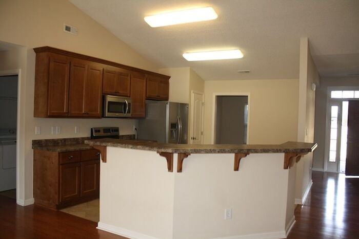 7010 Thornwood Ln Se - Photo 7 of 21