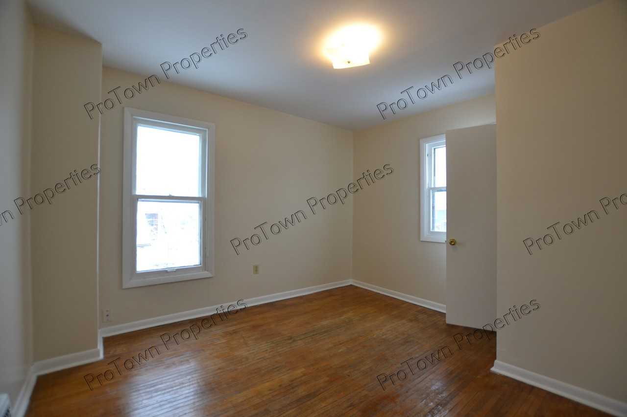 807 Glenwood Avenue - Photo 7 of 10