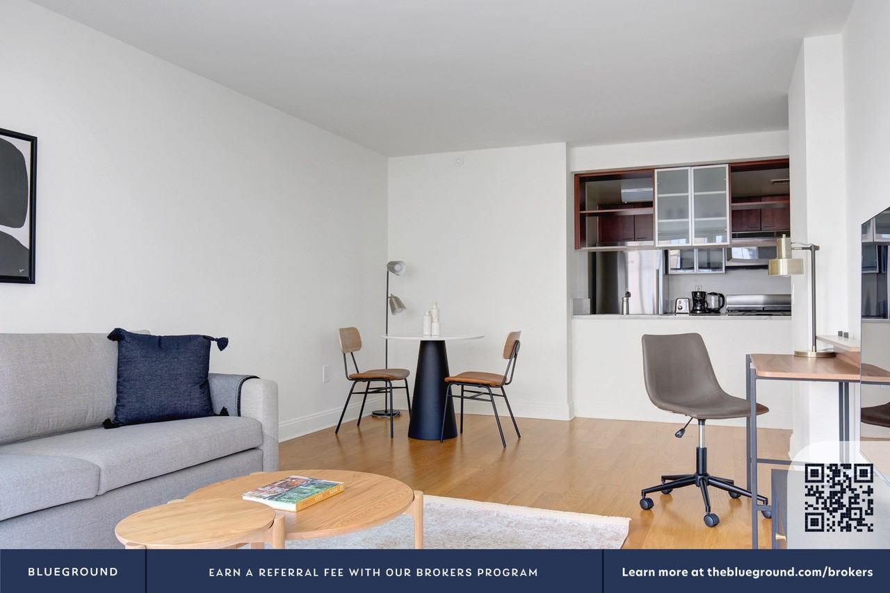 215 E 96th St #688 - Photo 4 of 31