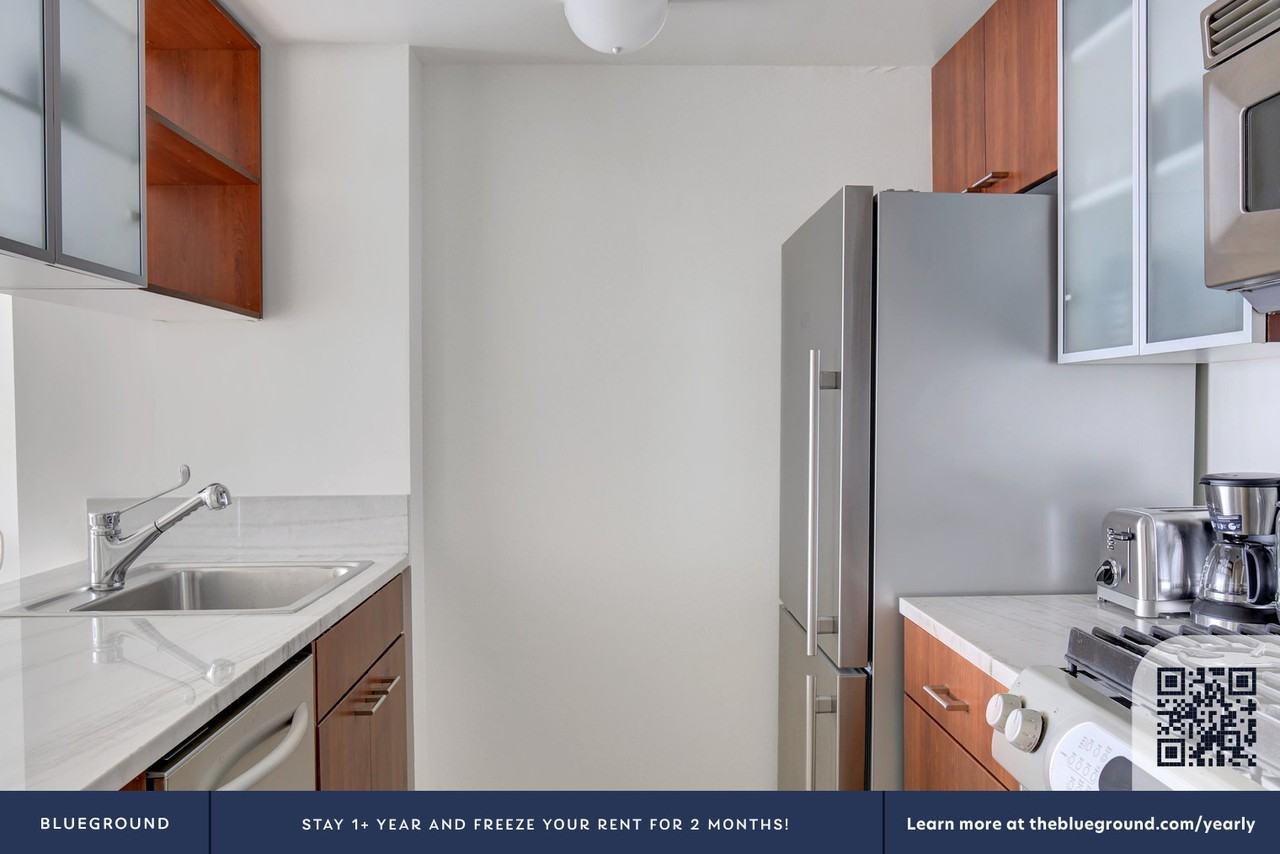 215 E 96th St #688 - Photo 7 of 31