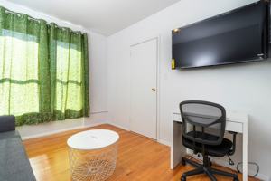 featured image of 224 E 95th St