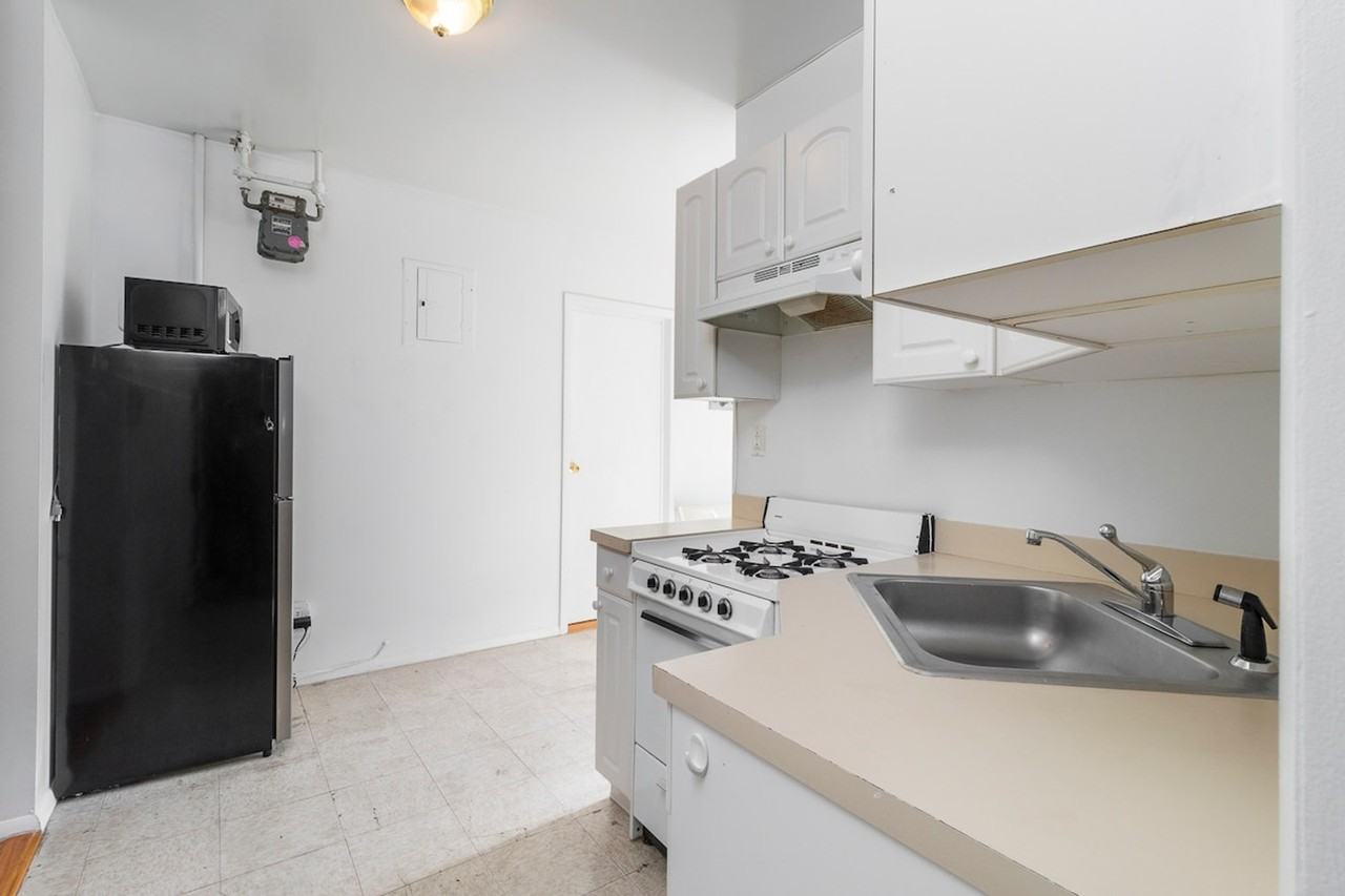 224 E 95th St #1058699P - Photo 7 of 26