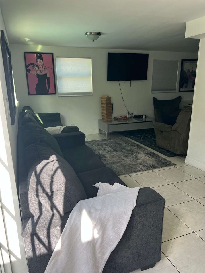 712 Sw 7th Ter #1037652P - Photo 4 of 49