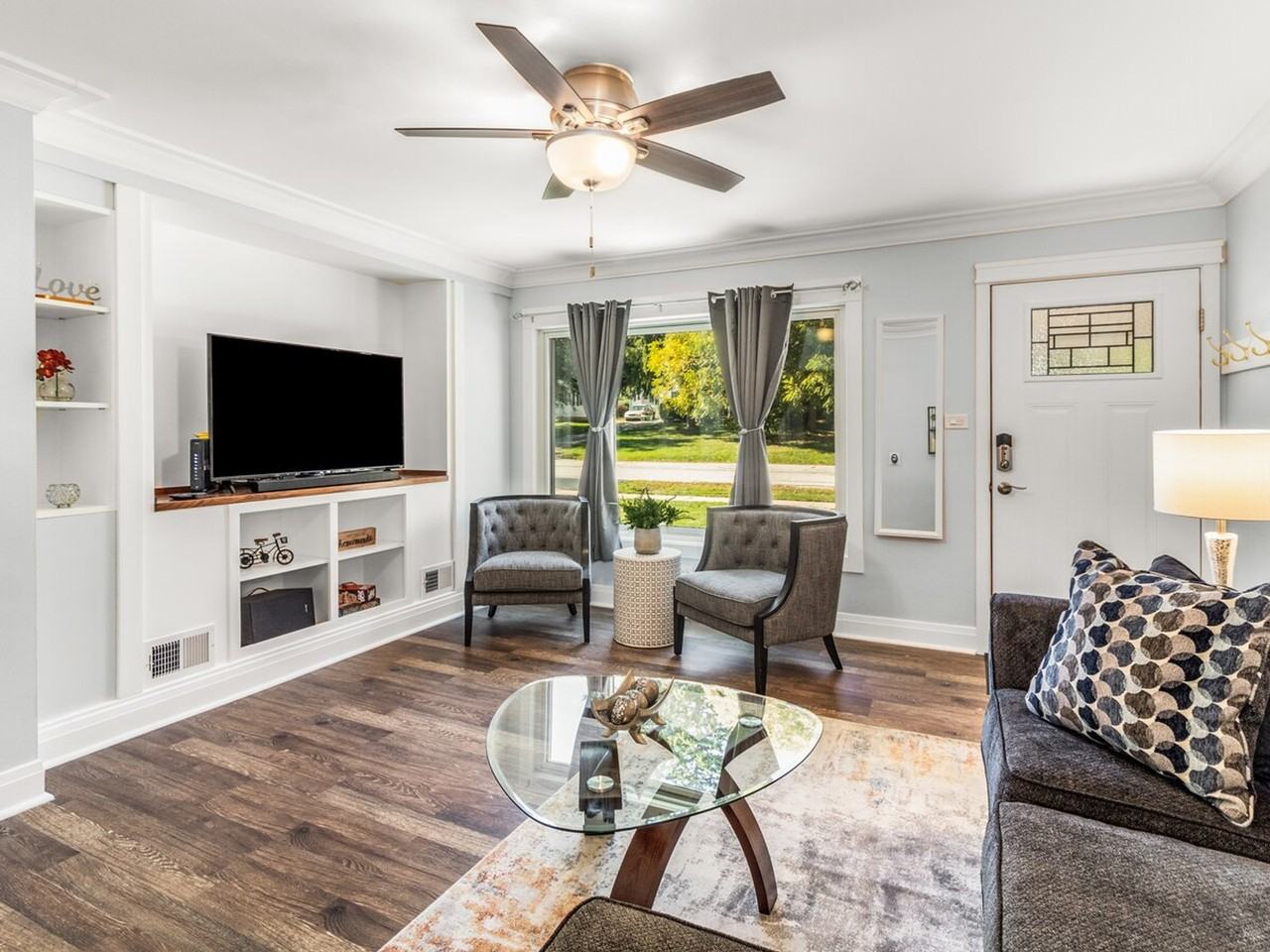 5258 Washington St #1285091P - Photo 6 of 21