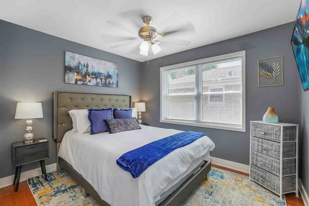 7002 W Farragut Ave #1285019P - Photo 3 of 24