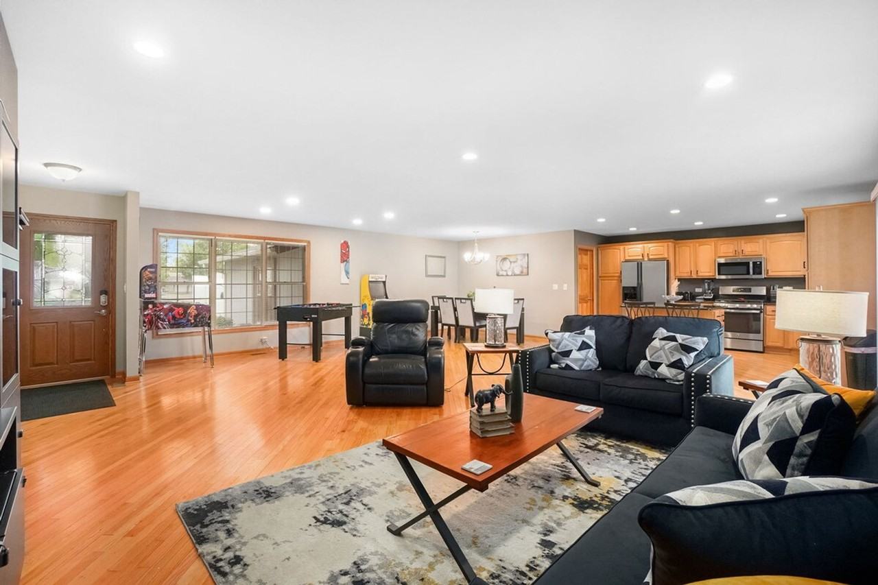 255 Banbury Ave #1285054P - Photo 3 of 21