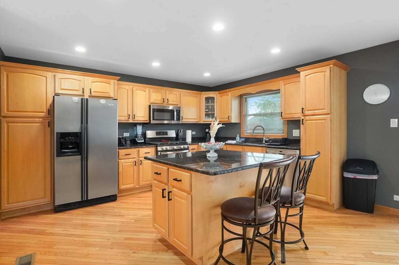 255 Banbury Ave #1285054P - Photo 5 of 21