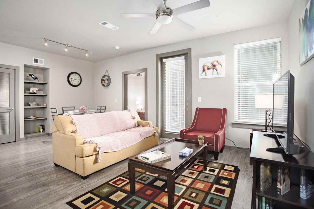 1905 Canterbury St #1359159P - Photo 3 of 21