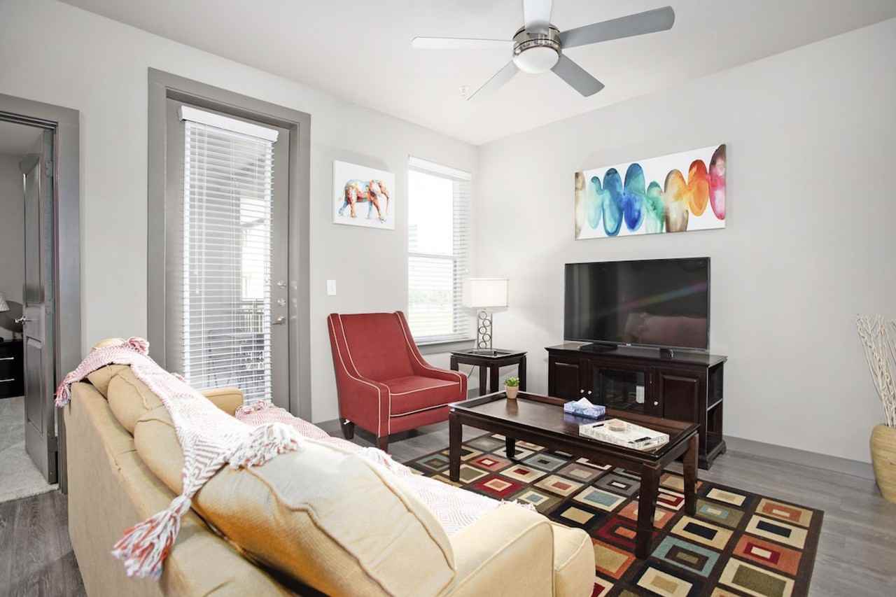 1905 Canterbury St #1359159P - Photo 4 of 21