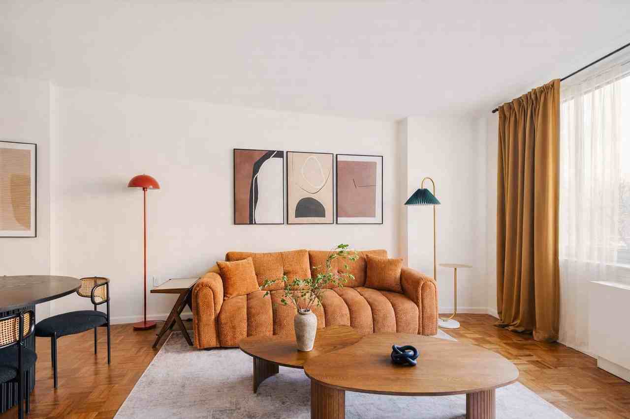 350 West 43rd Street - Photo 2 of 59