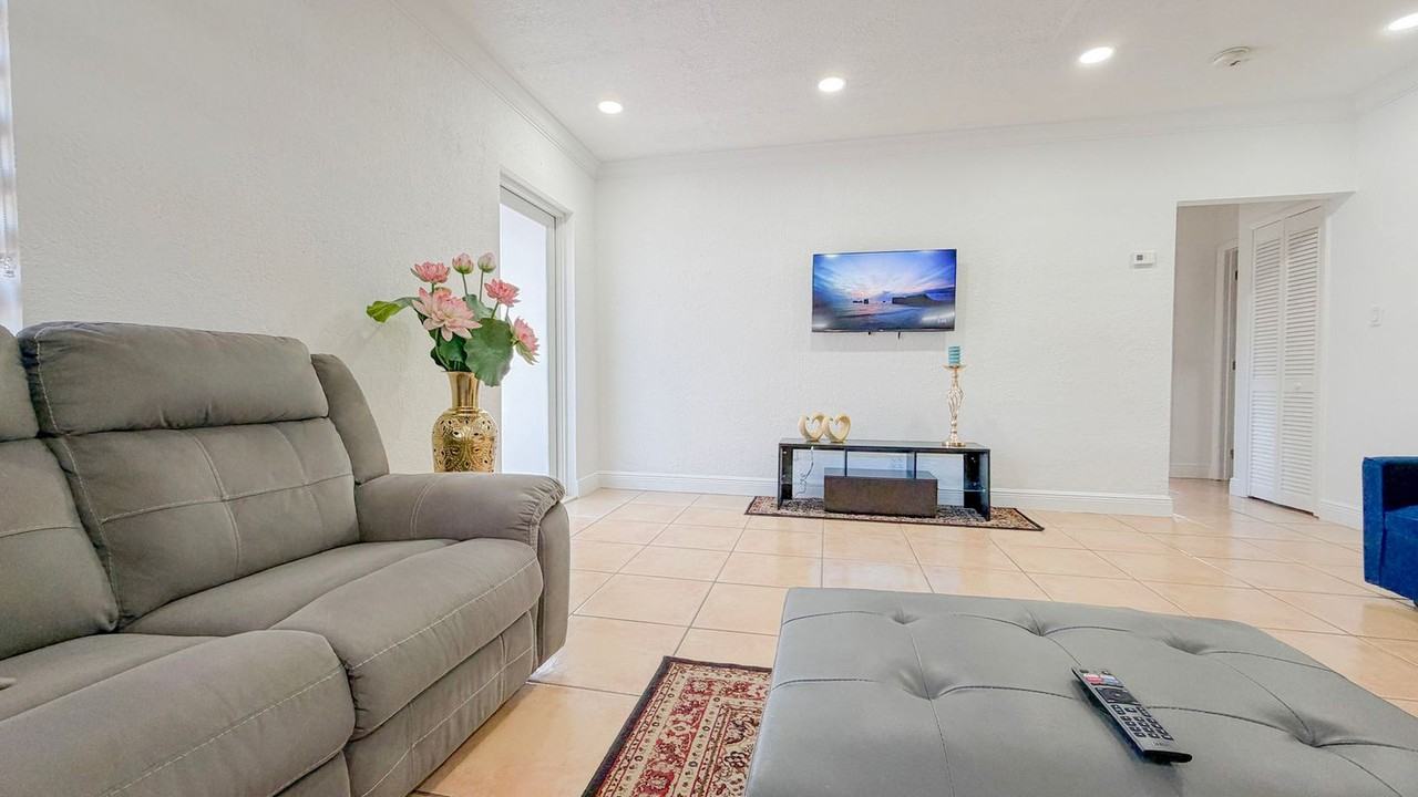 340 Tamiami Canal Rd #1463287P - Photo 4 of 28