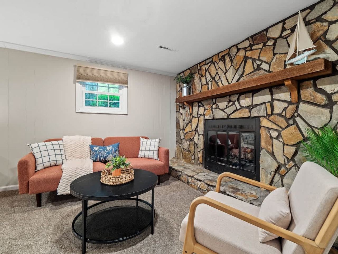 5012 Hollyview Dr #1496126P - Photo 4 of 41