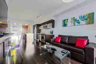 386 Yonge St - Photo 1 of 1