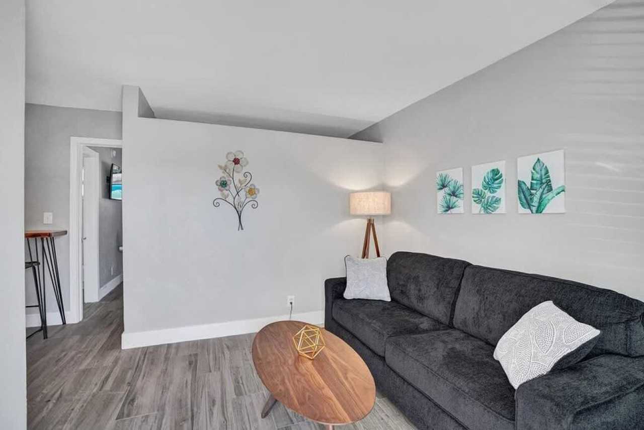 50 Se 12th St #1503960P - Photo 2 of 17