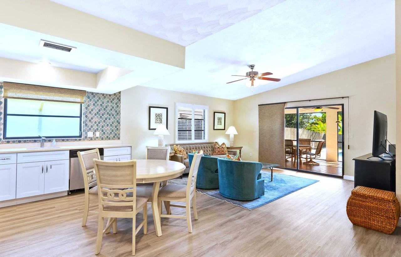 663 106th Ave N #1504161P - Photo 4 of 29