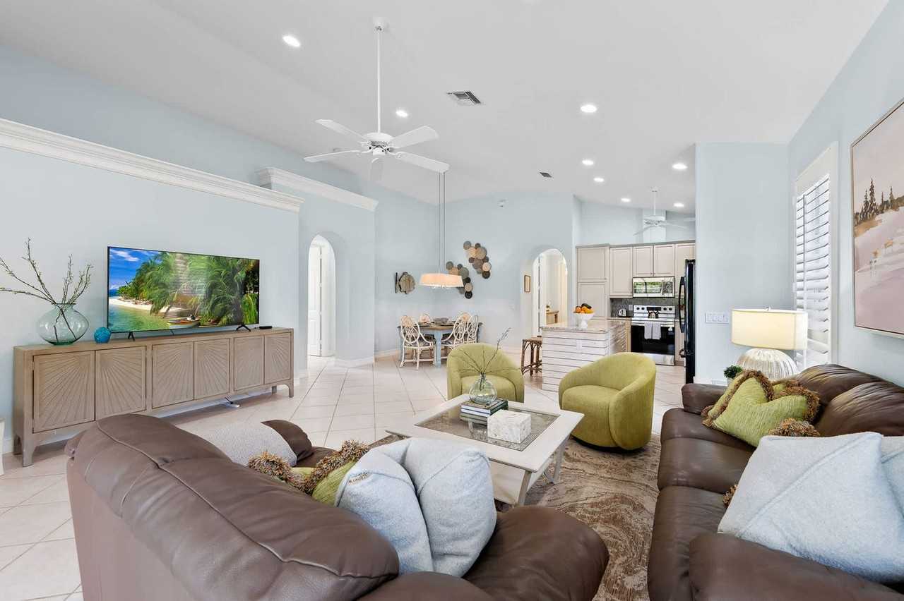 596 93rd Ave N #1504158P - Photo 3 of 31