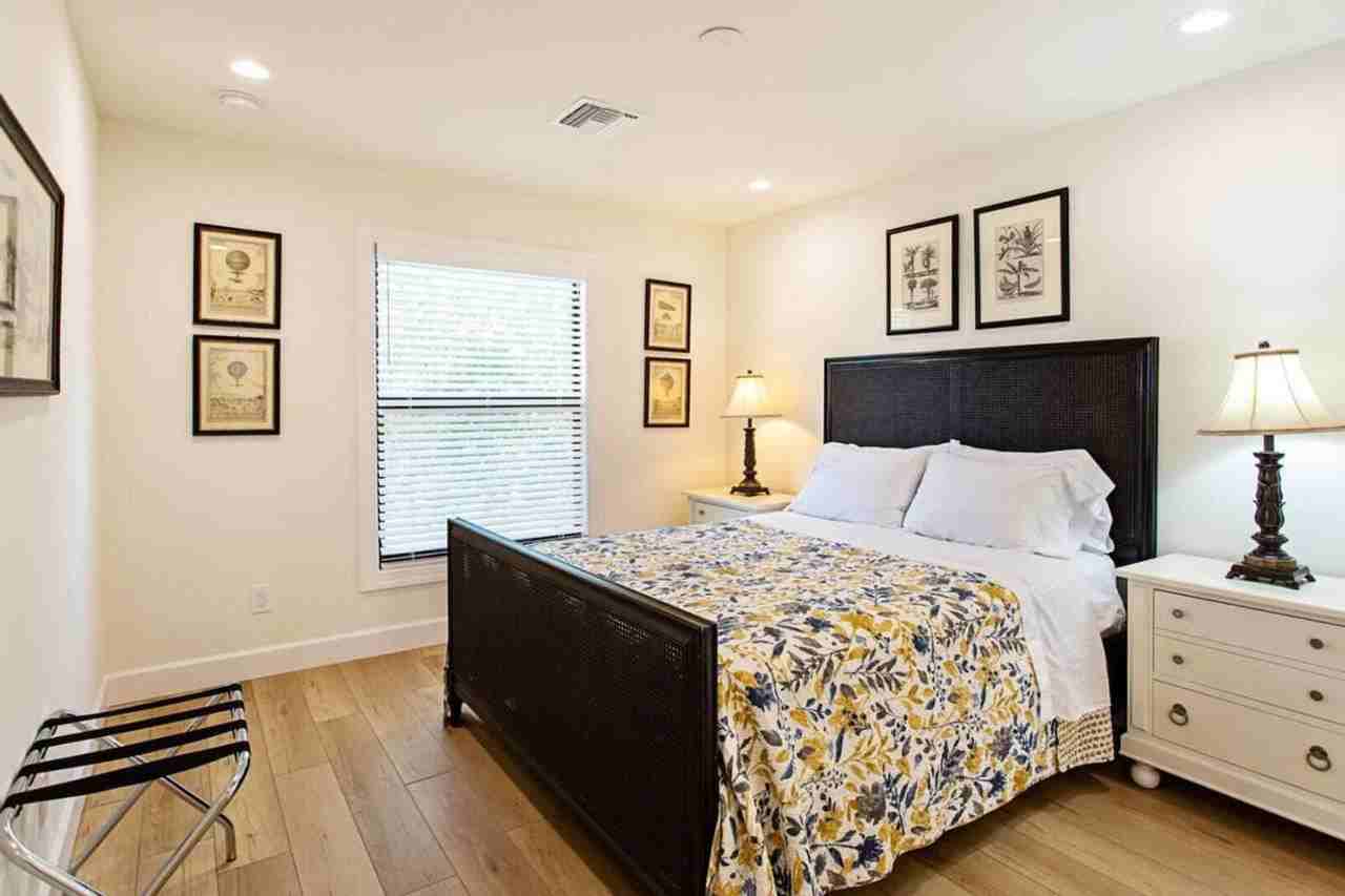 588 111th Ave N #1504159P - Photo 6 of 37