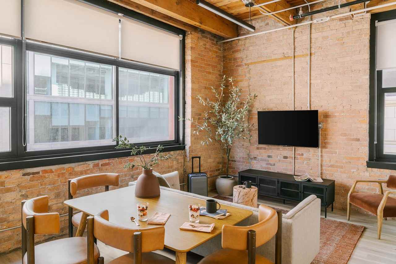 555 West Jackson Boulevard - Photo 2 of 30