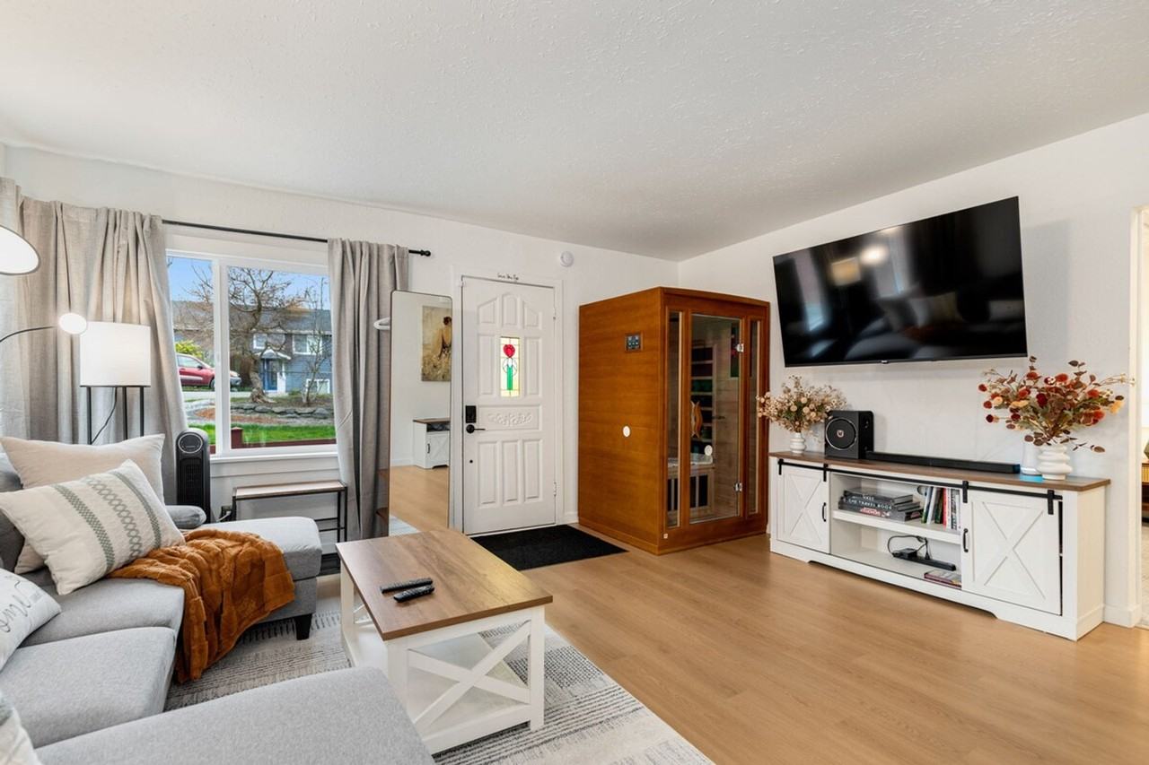 5924 18th Ave Sw #1507641P - Photo 6 of 40