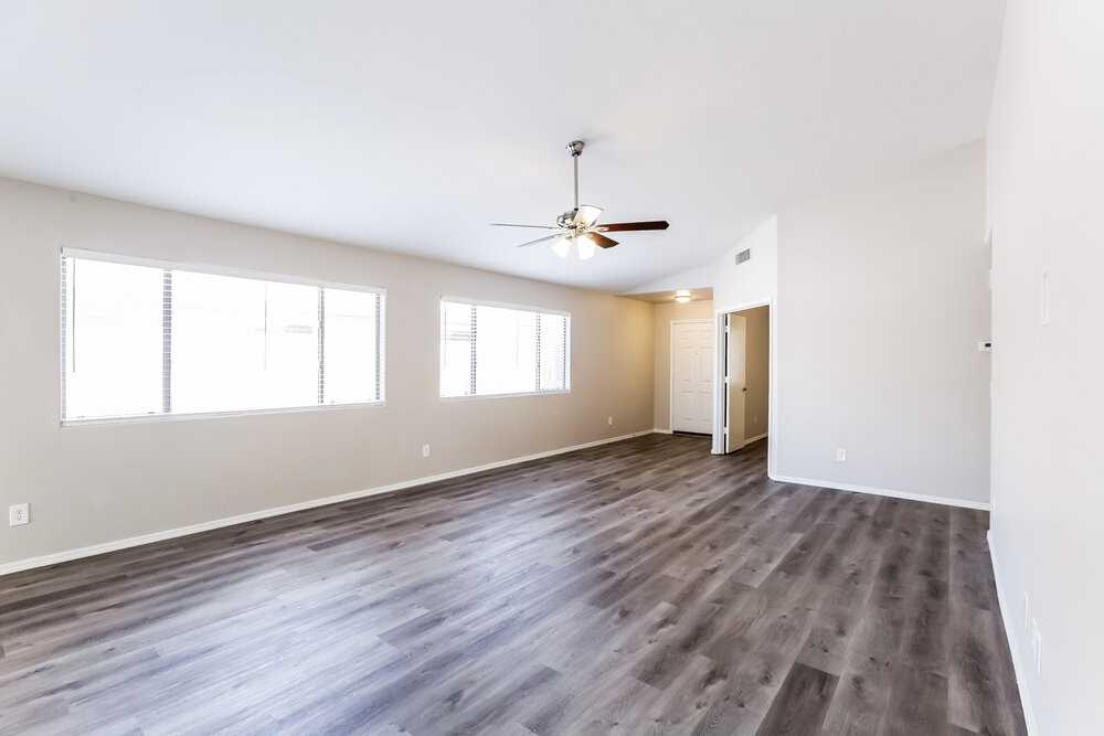 2710 S 108th Ave - Photo 4 of 16