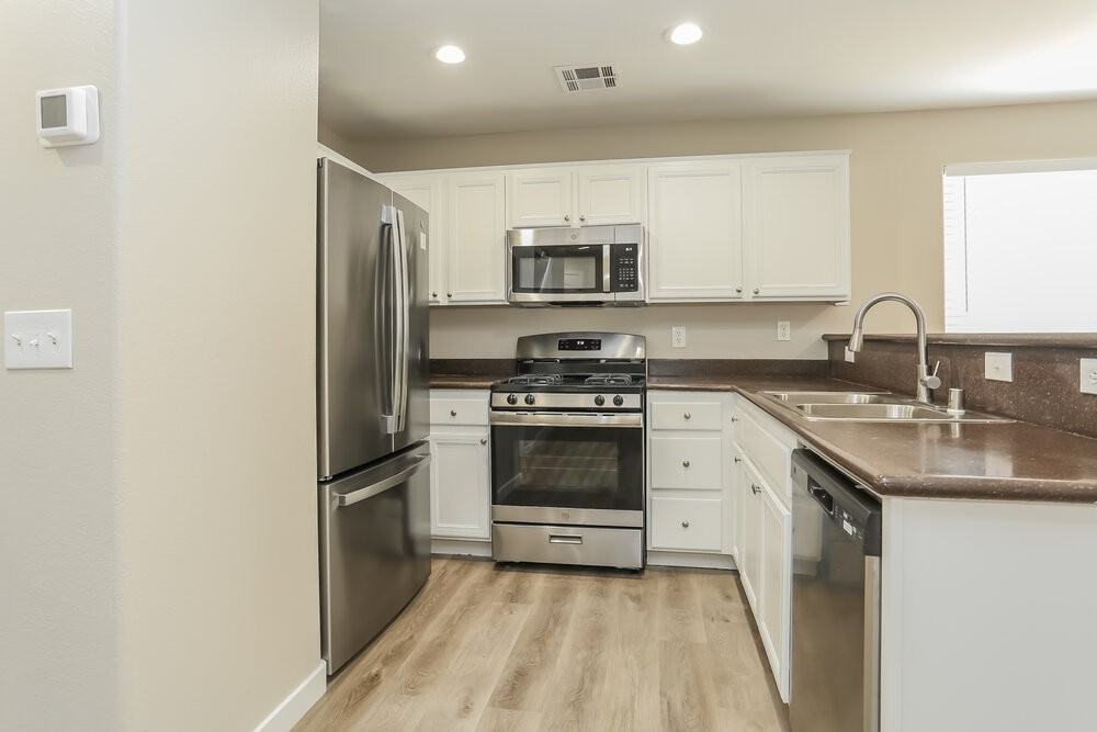 8325 New Leaf Ave - Photo 7 of 17