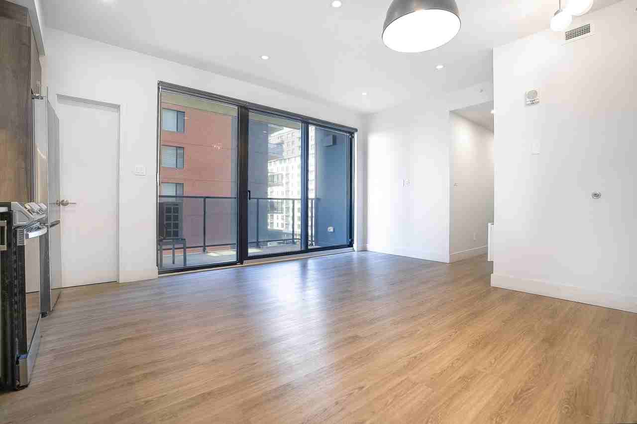 1700 Boulevard Angrignon #703 - Photo 3 of 36