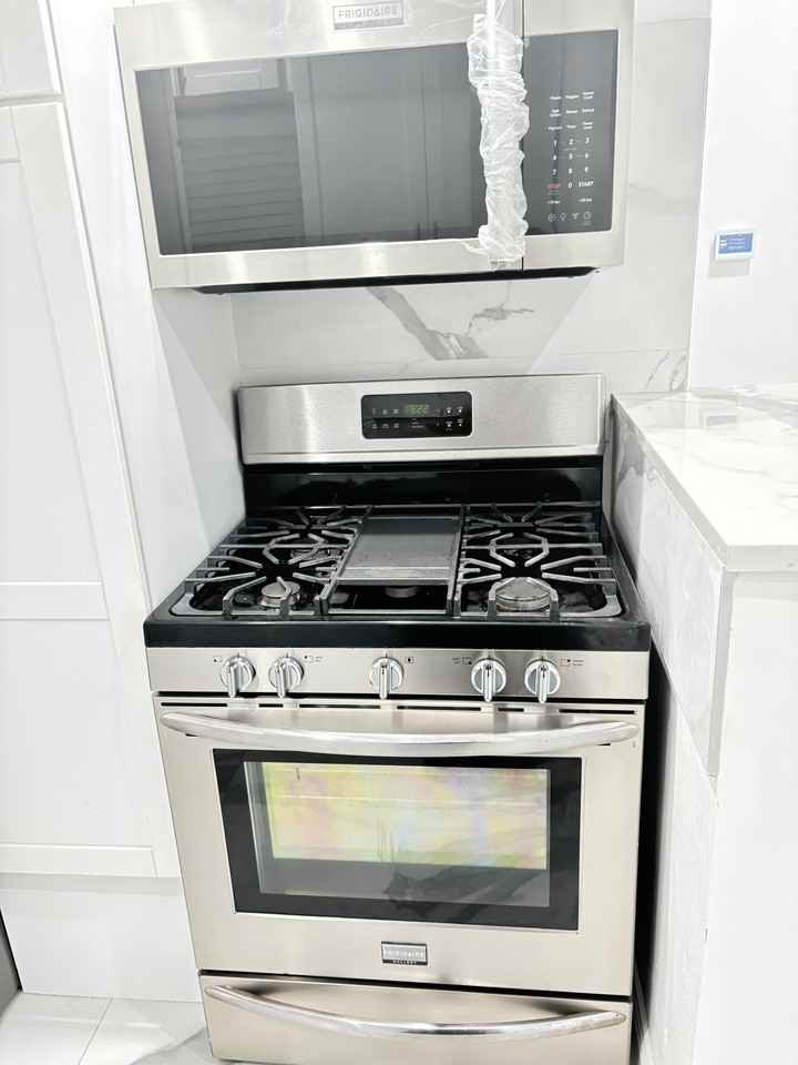 2037 20th St #D - Photo 3 of 20