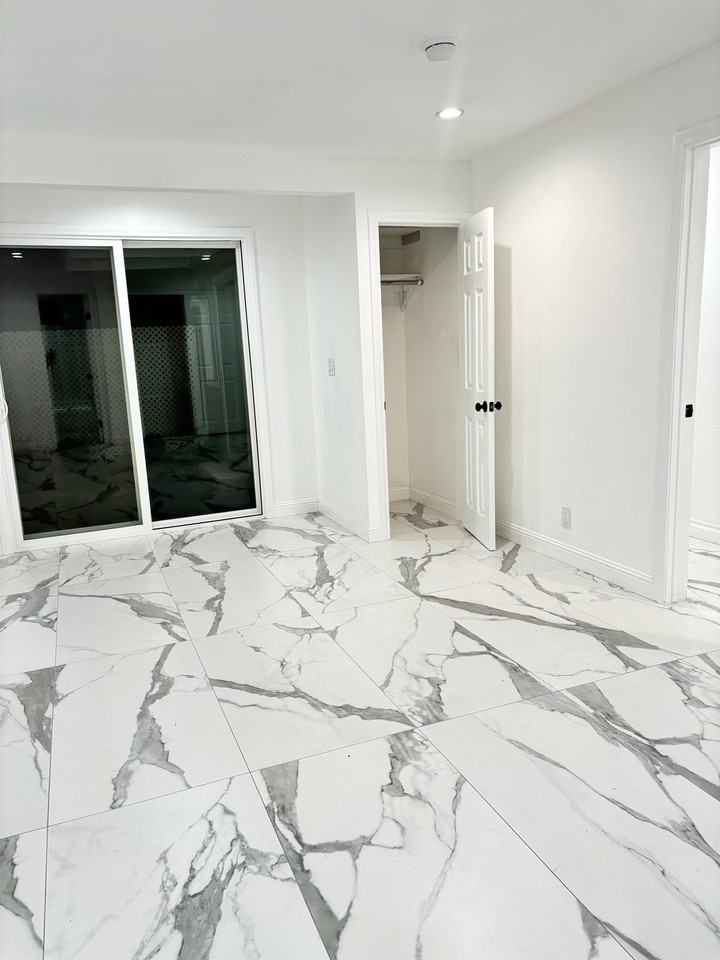 2037 20th St #D - Photo 6 of 20