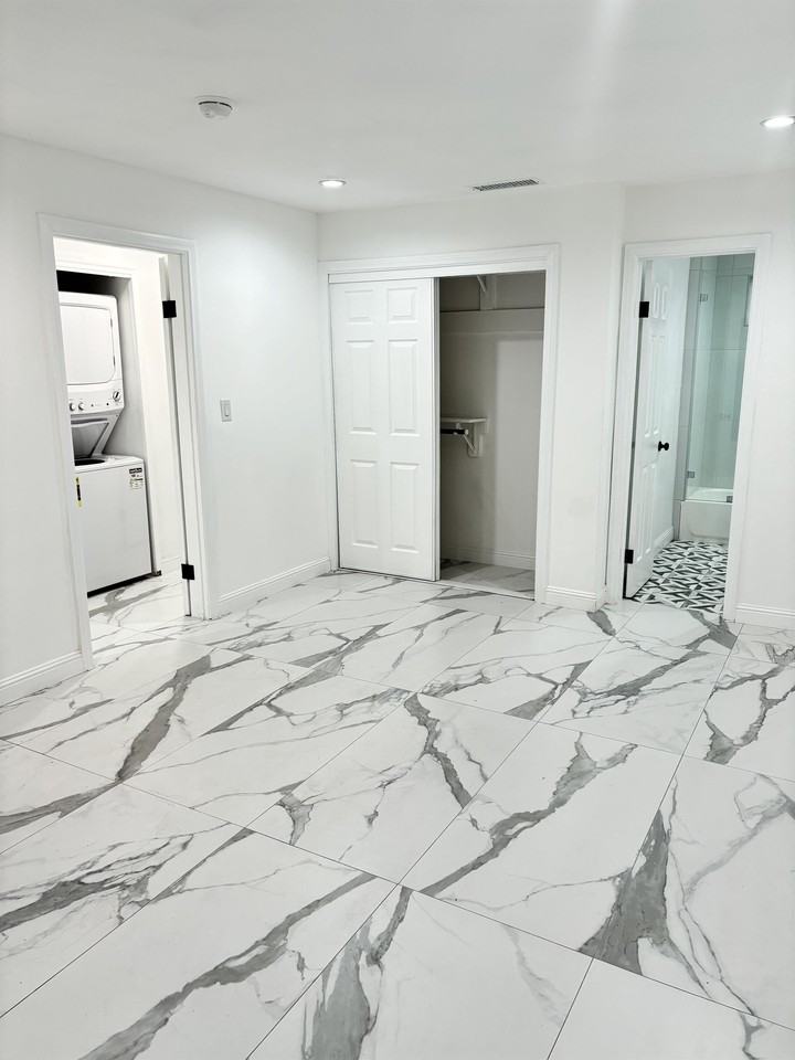 2037 20th St #D - Photo 7 of 20