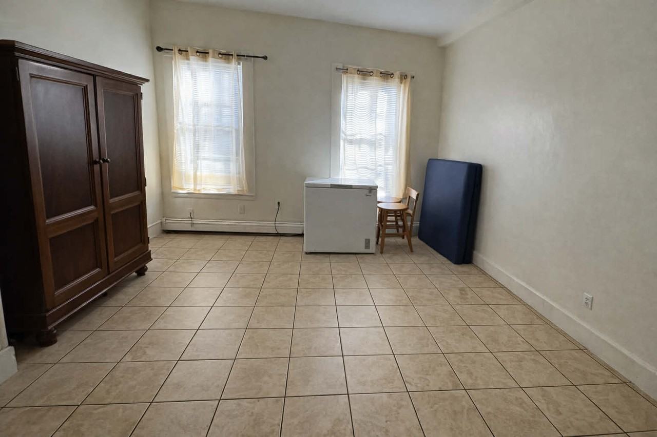 85 Linden Street #1 - Photo 4 of 7