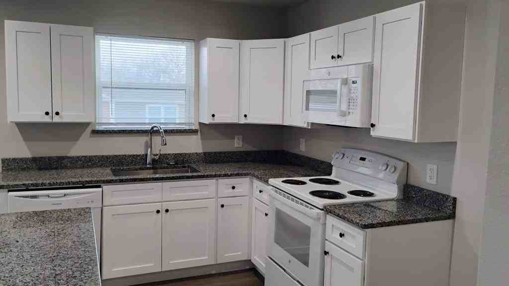 210 Hoover Ln - Photo 2 of 12