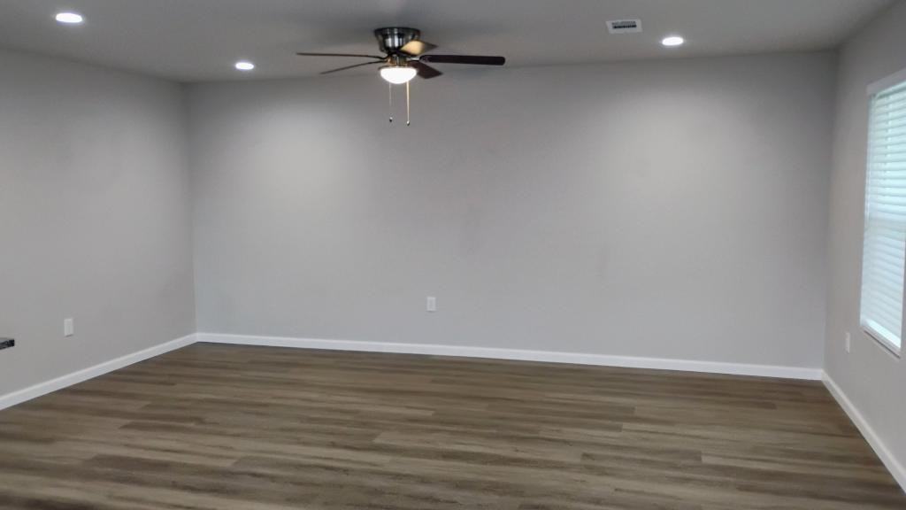 210 Hoover Ln - Photo 4 of 12